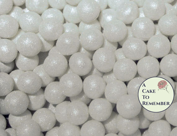 Hochzeit - 100 6mm fondant cake pearls, sugar gems for cake decorating, cupcake pearls, vegan cake bling, edible cake jewel, edible pearls, sugar pearl