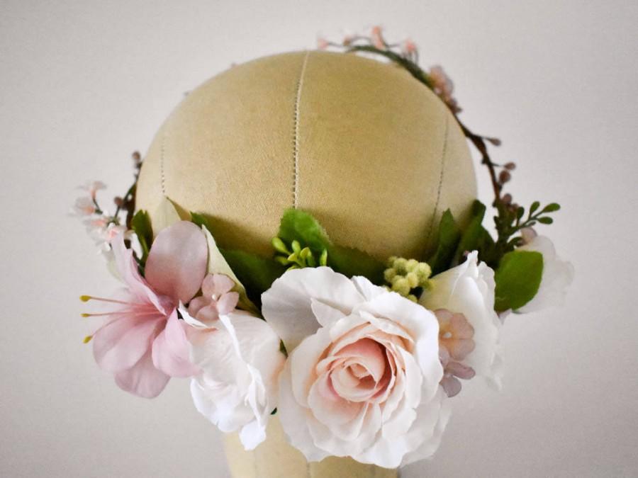 Mariage - Blush flower crown. Blush floral crown. Blush wedding flowers. Blush pink flower crown. Vintage silk bridal flowers. Wedding headpiece.