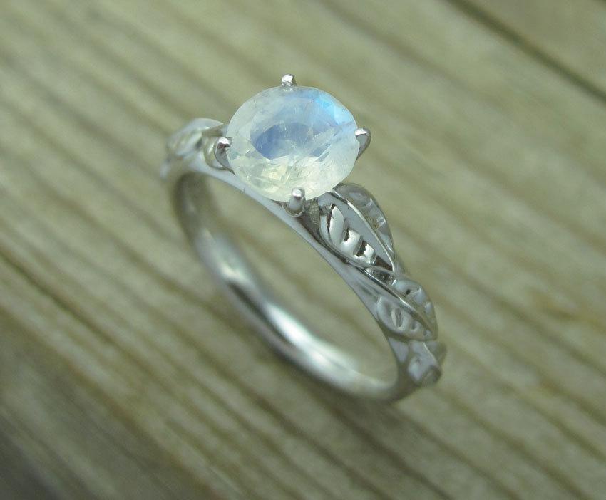 Mariage - Moonstone Engagement Ring, Leaf Engagement Ring, Engagement Ring, Antique Engagement Ring, Moonstone leaf ring, 18k Moonstone Gold Ring