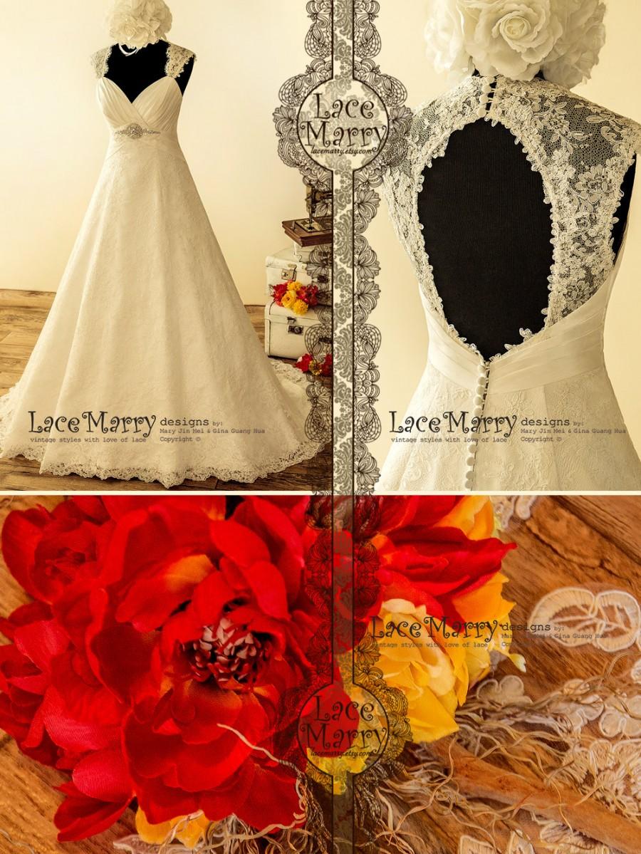زفاف - Stately Lace Wedding Dress in Wide A Line with Queen Anne Neckline and Keyhole Back Featuring Buttons Till Hem, Cathedral Train and Brooch