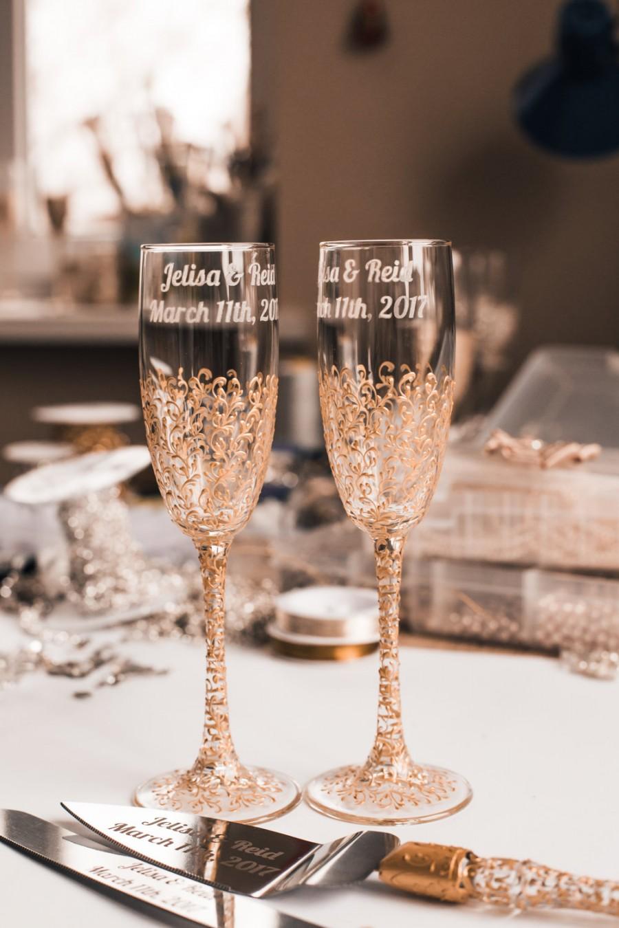 Свадьба - personalized wedding glasses Toasting flutes gold Glasses bride and groom Champagne glasses gold Wedding flutes Toasting flutes set of 2