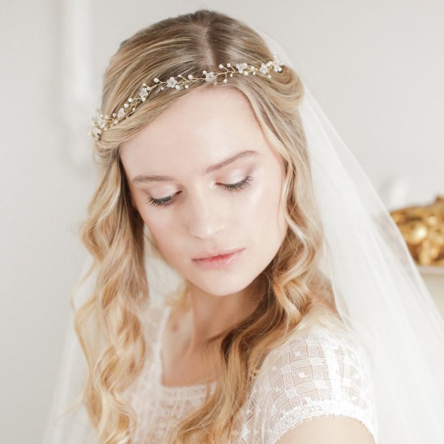 Mariage - Gold Floral Wedding Hair Vine, Bridal Flower Hair Vine, Gold flower crown, Bridal Accessories, Flower Wedding Vine, Gold Halo