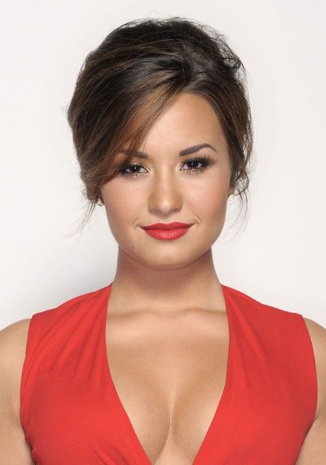 Mariage - Demi Lovato Casual French Twist With Side Swept Bangs