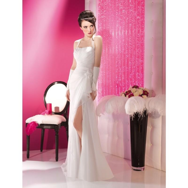 Hochzeit - Simple A-line Halter Hand Made Flowers Side Slit Floor-length Chiffon Wedding Dresses - Dressesular.com