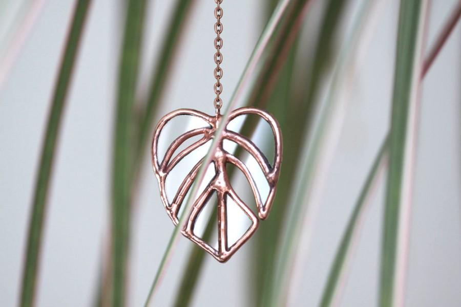 زفاف - Monstera   . Palm Leaf necklace. Stained glass statement necklace. Botanical jewelry. Nature lover gift. Tropical Y necklace. Summer jewelry