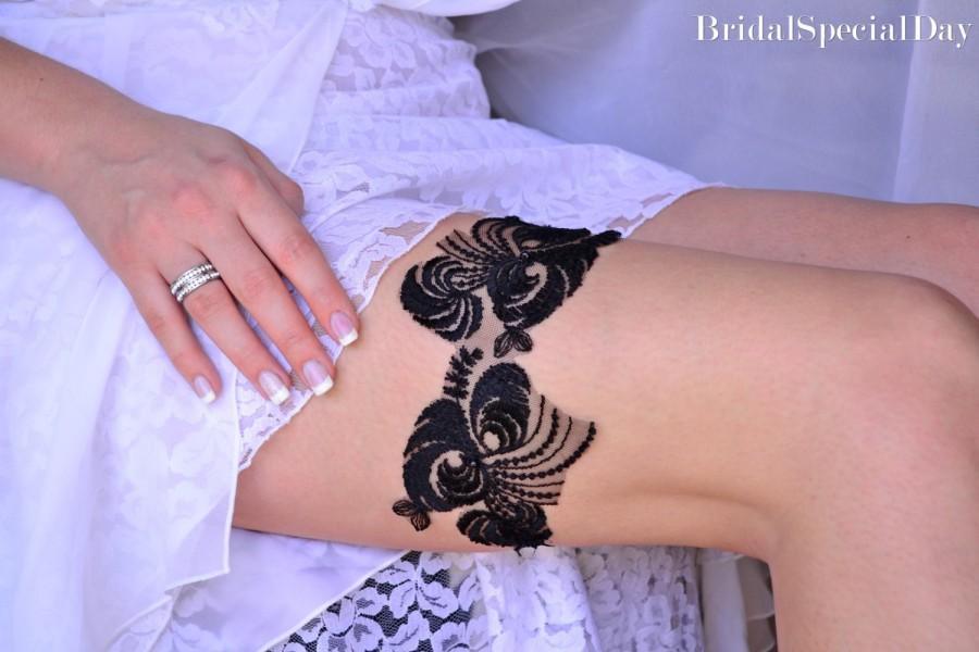 Свадьба - Black Lace Garter, Wedding Garter Set, Bridal Garter Black, Flower  Pearls  Garter, Black Bridal Gift, Handmade Wedding, Bridal Accessories