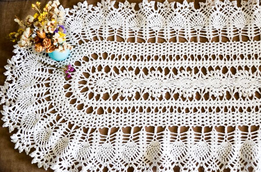 Свадьба - White tender oval tablecloth or crochet doily