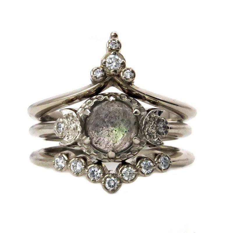 زفاف - White Moon Temple Engagement Ring Set - Rose Cut Labradorite with White Diamond Stacking Wedding Bands