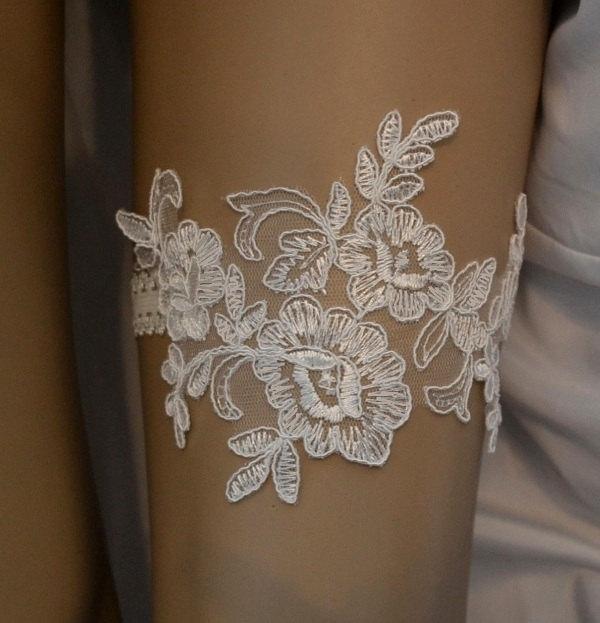Mariage - Ivory Lace Bridal Garter, Wedding Garter, Unique Ivory Lace Bridal Garter Belt, Ivory Lace Bridal Garter, Vintage Style Garter, Prom Garter