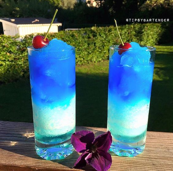 Свадьба - Antarctic Freezer Cocktail - TipsyBartender.com