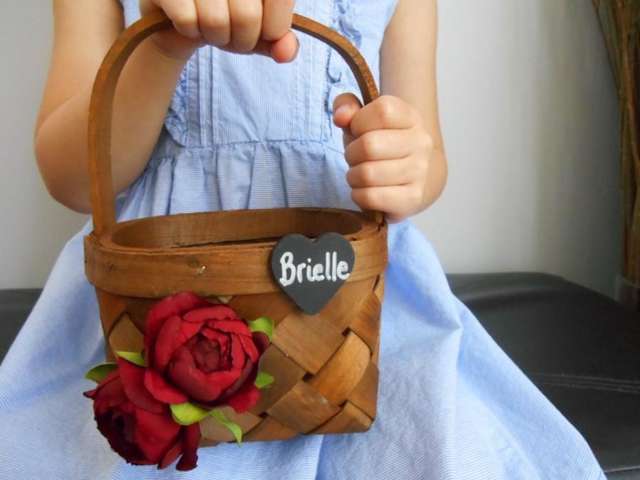 زفاف - Rustic Flower Girl Basket with Chalkboard or Wood Tag, Personalized Flower Girl Basket, Custom Made to Order