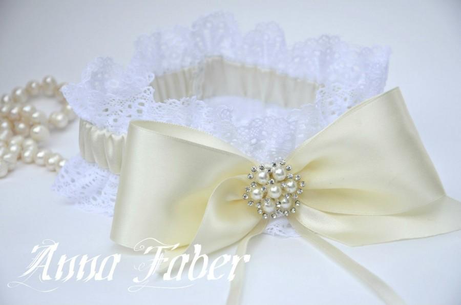 Hochzeit - Wedding Garter Set, Bridal Garter  - Ivory Lace Garter, Keepsake Garter Toss Garter, Ivory Wedding Garter, Ivory Wedding Garter Belt