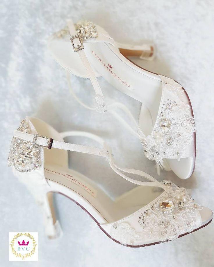 vintage wedding shoes for bride