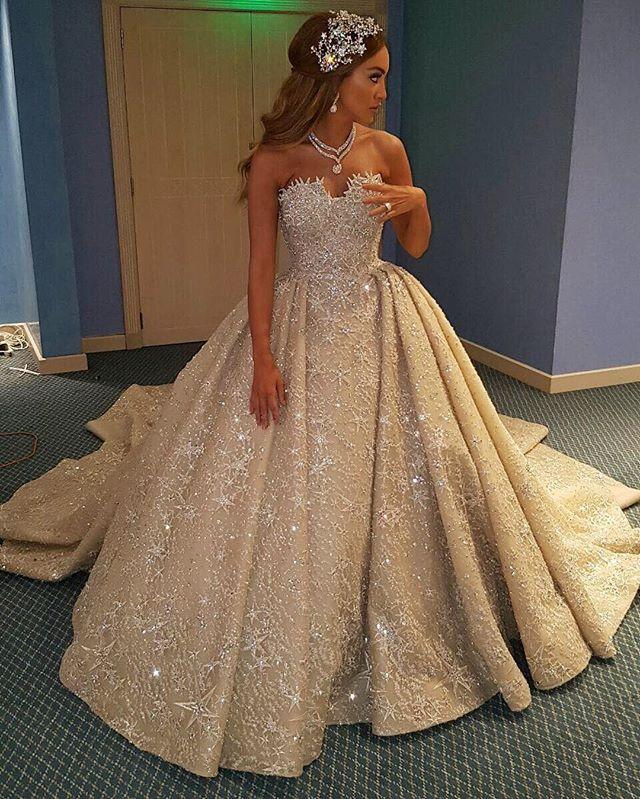 زفاف - This Lebanese Bride's Wedding Gown Might Weigh More Than Her, But It's Tremendously Gorgeous