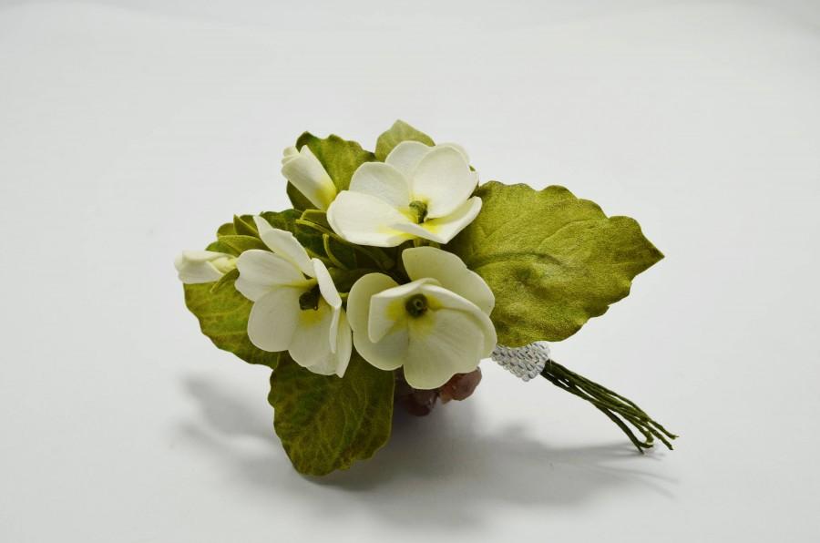 Mariage - Wedding White Spring Flower Primrose Bridal Brooch Bouquet, Fashion Bridesmaid Brooch, Groom's Boutonniere, Anniversary Gift, Custom Groom