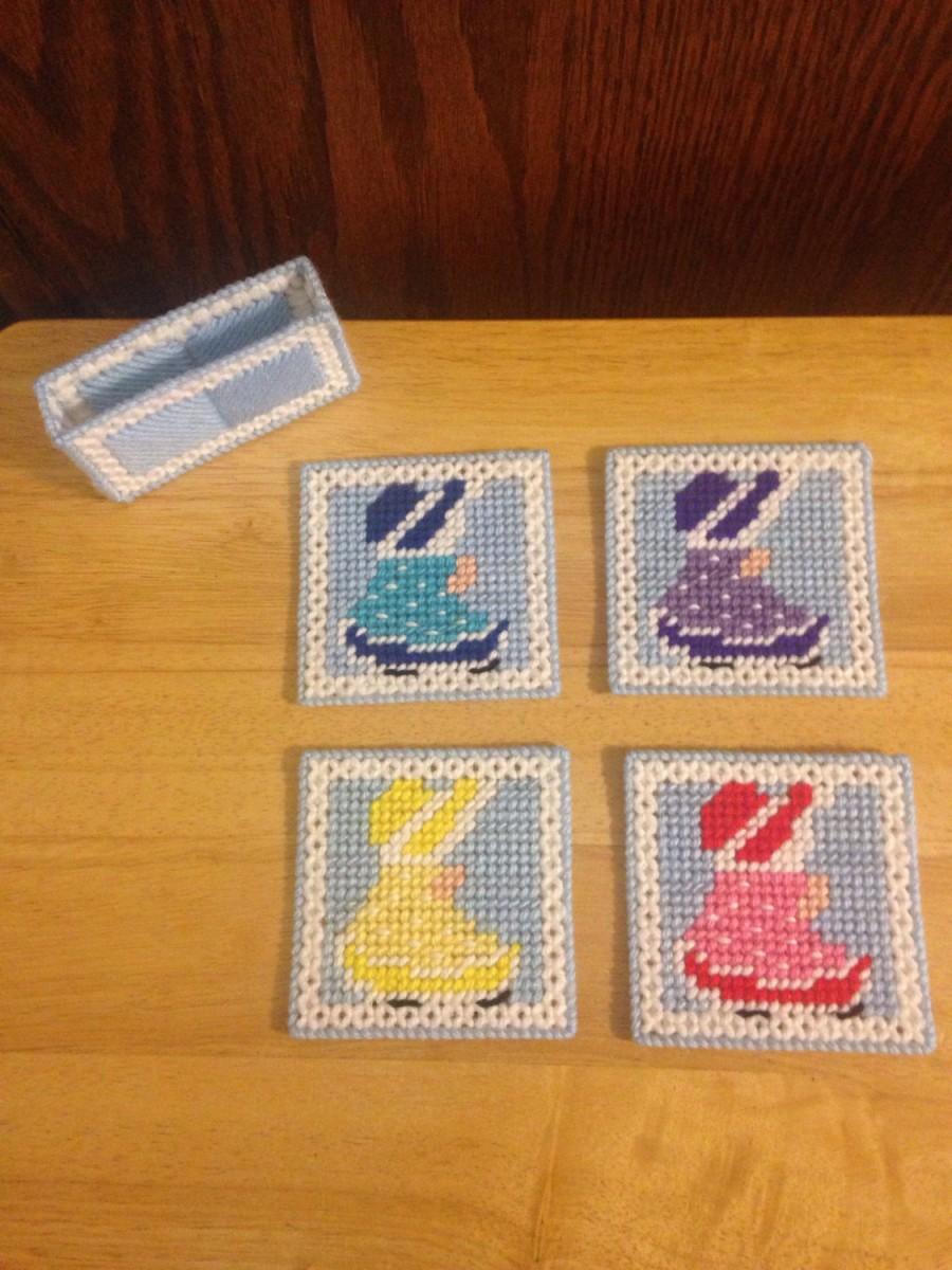 Свадьба - Plastic Canvas Coasters set Sunbonnet Susie, Sunbonnet Sue,  needlepoint Canvas, Christmas gift, Coaster Set, Kitchen Decor, Easter Gift