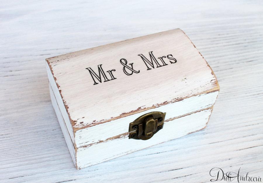Hochzeit - Burlap and Lace wedding jewelry box Ring Bearer Box Wedding ring box holder  wedding box mr and mrs ring box personalized box ring box