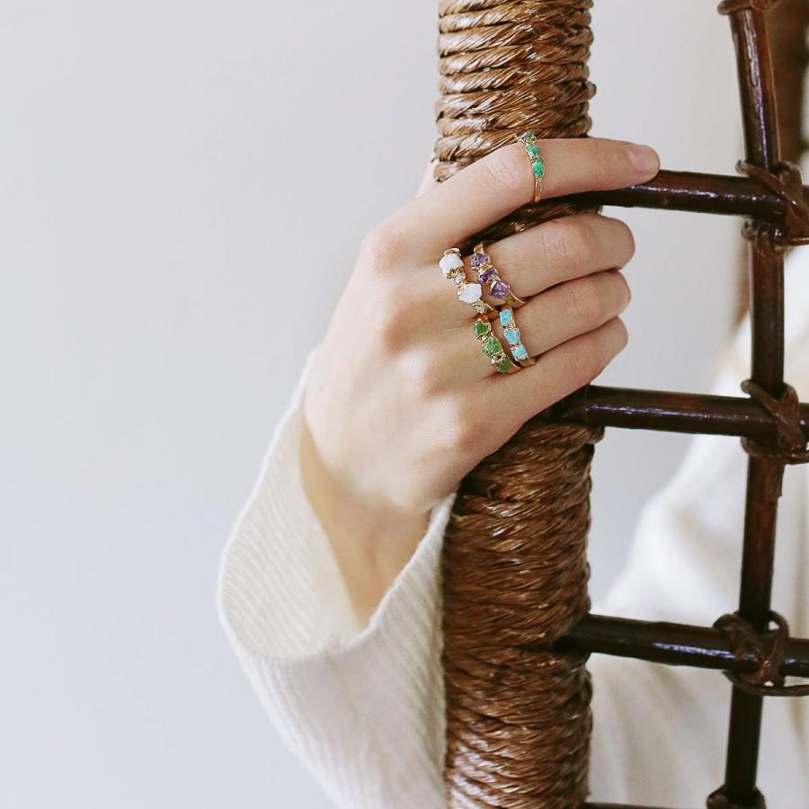 Свадьба - raw emerald ring / emerald ring / natural emerald ring / emerald stacking ring / may birthstone / dainty emerald ring / rough emerald