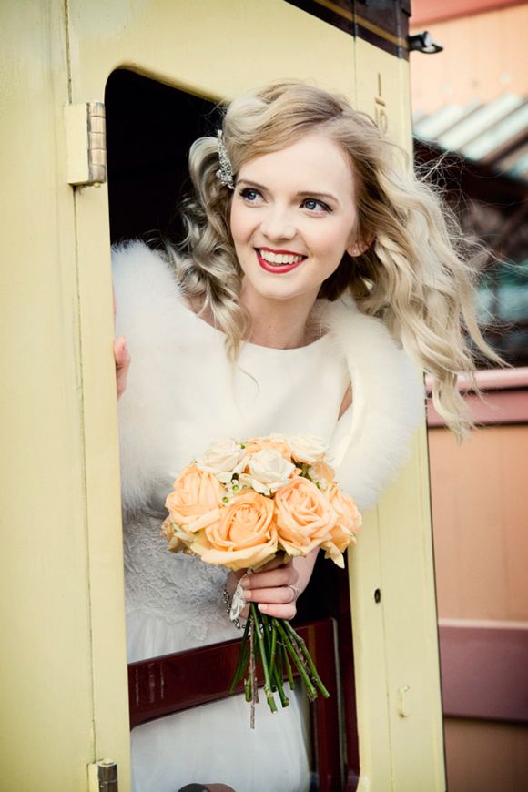 Hochzeit - All Aboard The Vintage Express ~ Vintage Bridal Shoot At The Severn Valley Railway…