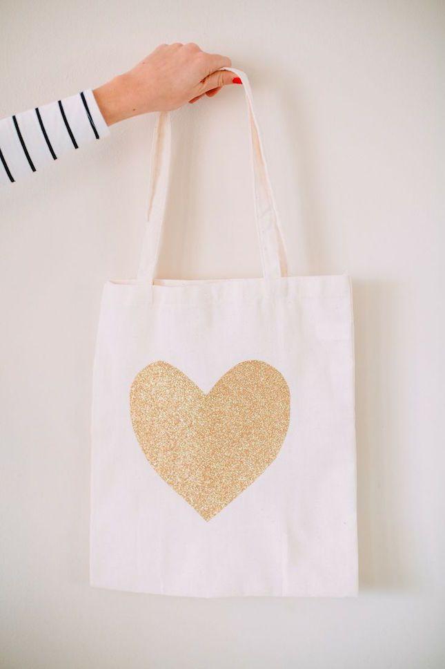 Hochzeit - 30 DIY Bridesmaid Gifts Impossible NOT To Love