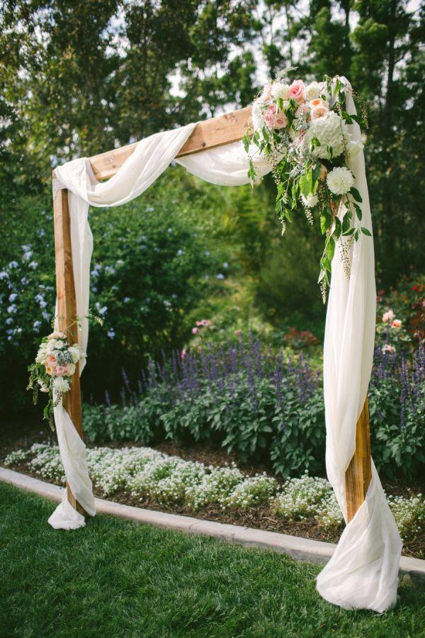 Mariage - Romantic Meets Rustic Backyard Wedding