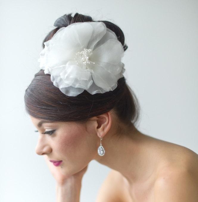 Свадьба - Wedding Hair Accessory, Bridal Headpiece, Silk Flower Hair Comb, Ivory Silk Floral Headpiece