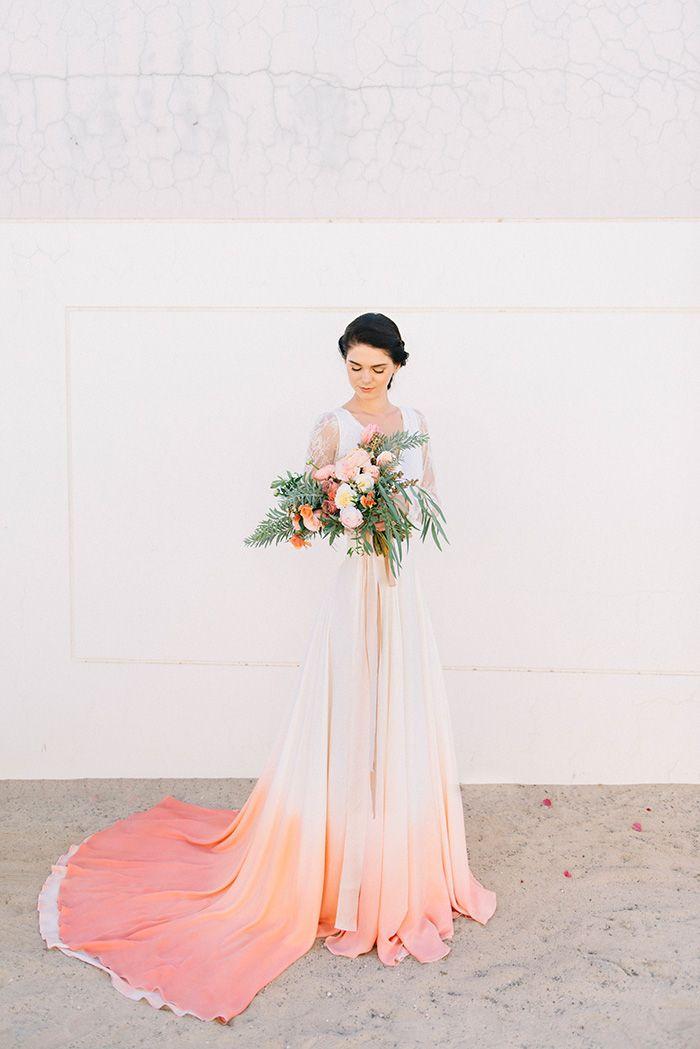 Mariage - Dip Dye Wedding Ideas In Ombré Peach And Coral
