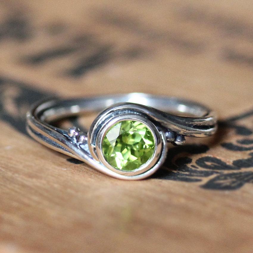 زفاف - Peridot ring silver, august birthstone ring, unique alternative engagement ring, swirl ring, recycled sterling silver , pirouette, custom