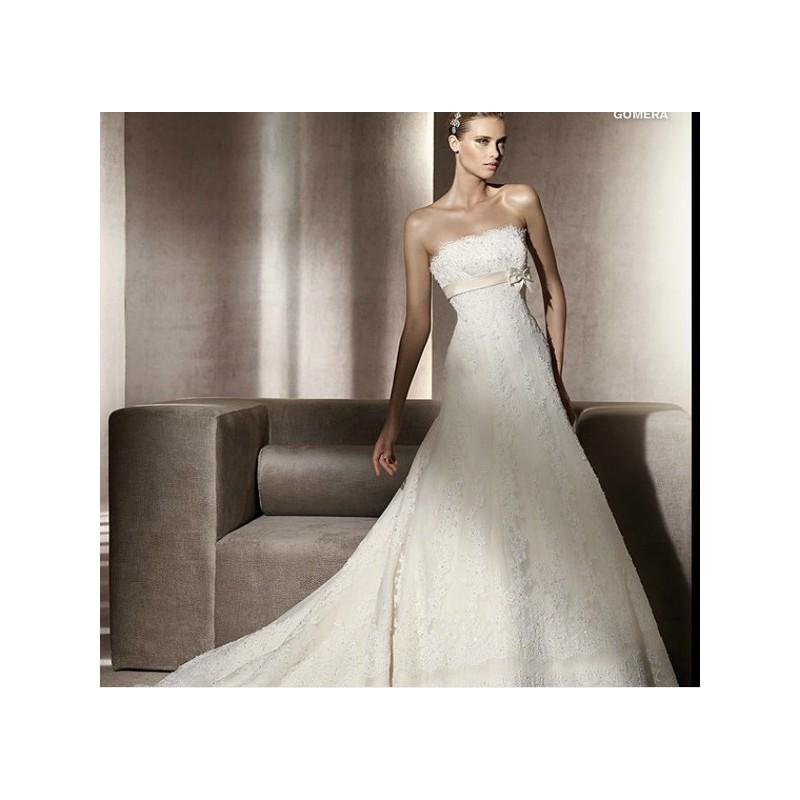 Hochzeit - 2017 Fashion Spring Wedding Gown with Lace A-line Strapless Chapel Train In Canada Wedding Dress Prices - dressosity.com