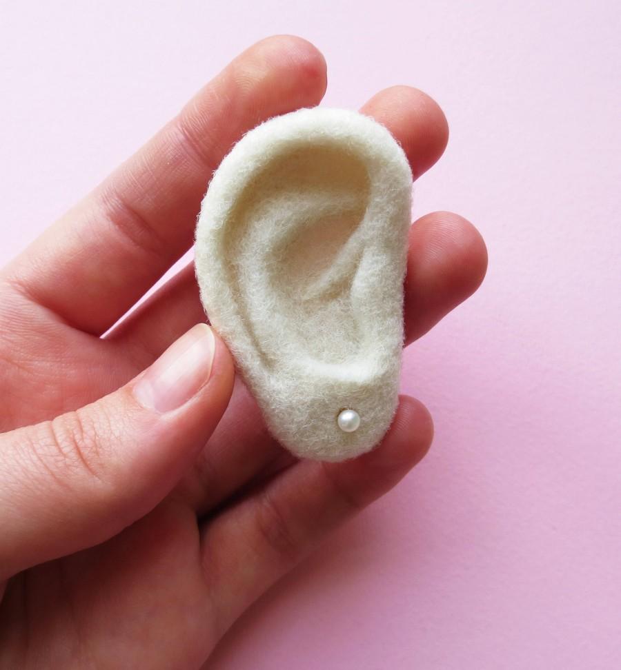 زفاف - Ear brooch, earrings holder, needle felted brooch, white ear, white brooch, jewelry storage