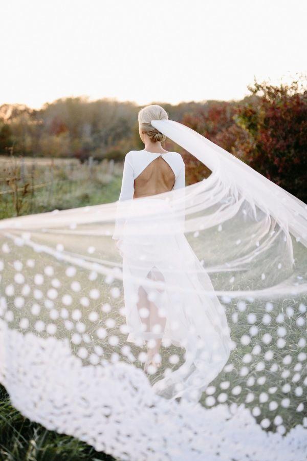 Hochzeit - 20 Breathtaking Veil Shots That'll Make You Want To Wear One