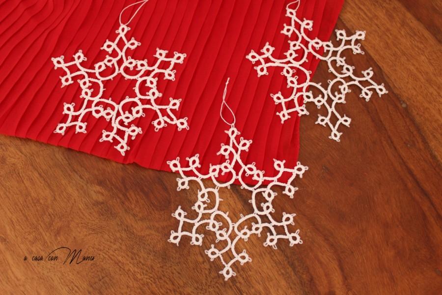 زفاف - Set of 3 white snowflakes, set di 3 fiocchi di neve a chiacchierino in cotone bianco, set of 3 snowflakes tatting, decorazioni di Natale
