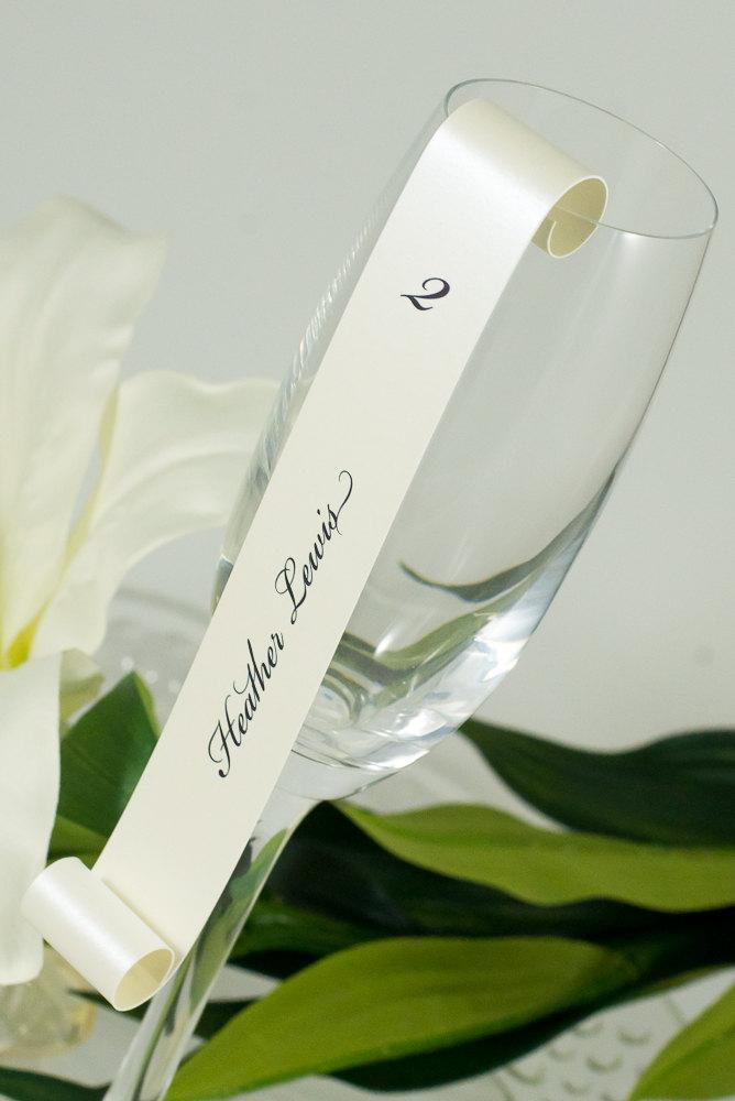 Mariage - Champagne Flute Seating Card Scroll