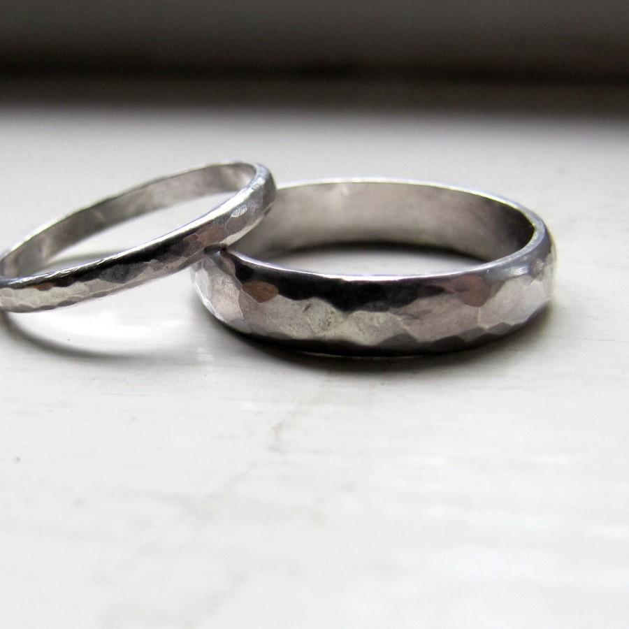 Hochzeit - Unique wedding bands of hammered sterling silver