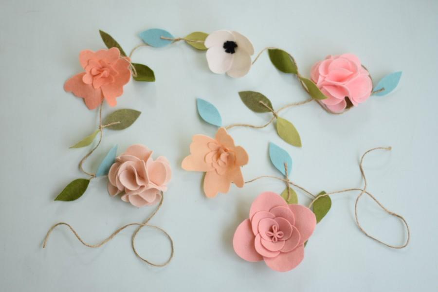 Hochzeit - Felt Flower Garland - Nursery Floral Decor - Pink Flowers and anemone garland