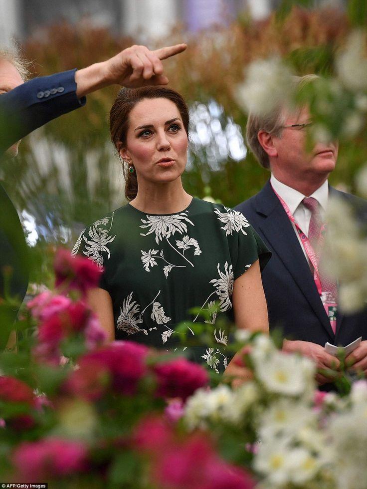 زفاف - Duchess Of Cambridge Arrives At The Chelsea Flower Show
