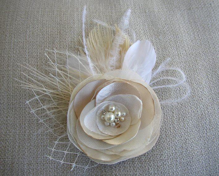 زفاف - Ivory Champagne Hair Flower Clip, Feather Hairpiece, Bridal Fascinator, Wedding Headpiece, Feather Hair Clip, BridalHair Accessories
