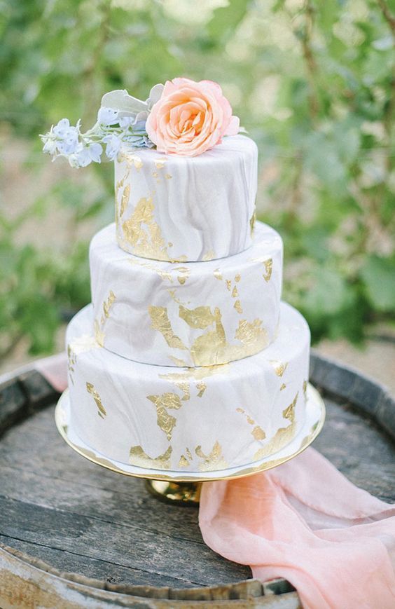 Mariage - Grey Marble Gold Detail Wedding Cake