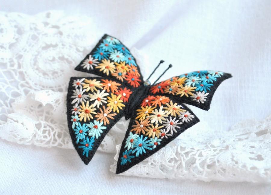 Mariage - Hand embroidery butterfly brooch Flower embroidery felt brooch Colorful fabric butterfly jewelry Embroidery art fiber brooch Butterfly pin