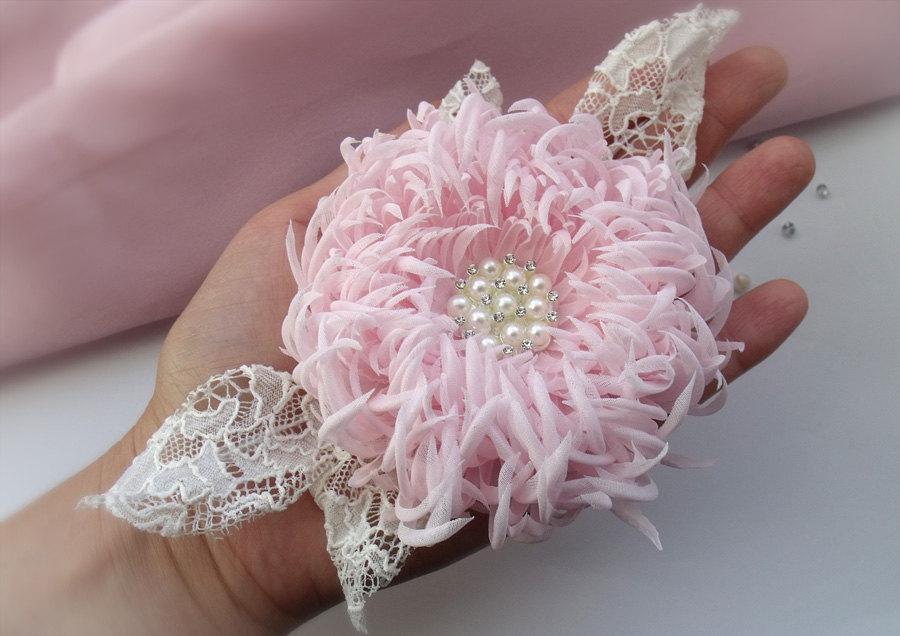 Mariage - Flower for wedding,delicate flower,the bride flower,chrysanthemum pink flower in her hair, pale pink, lace, wedding