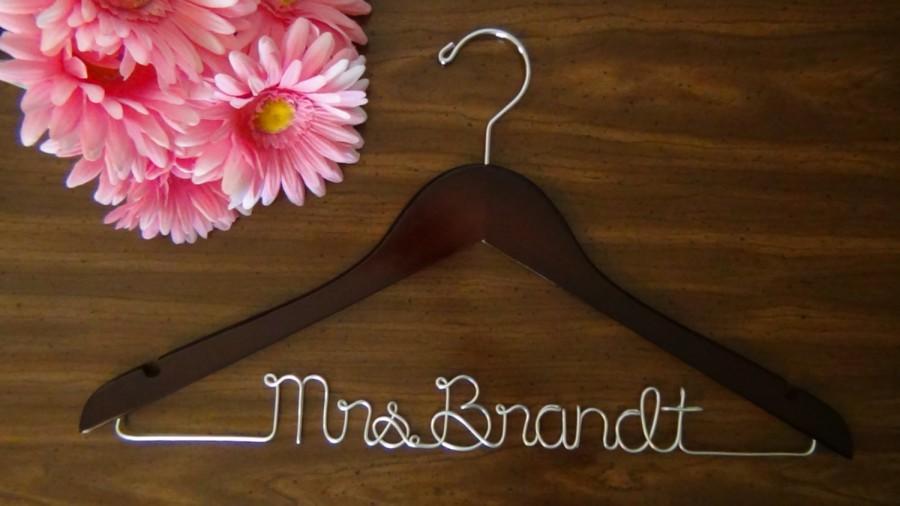 زفاف - BRIDAL WEDDING HANGERS Custom Made with Names, Personalized Keepsake Hanger, Bridal Shower Gift Idea, Wedding Photo Props