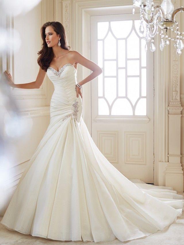 Свадьба - A Collection Of 18 Breathtaking Bridal Gowns By Sophia Tolli