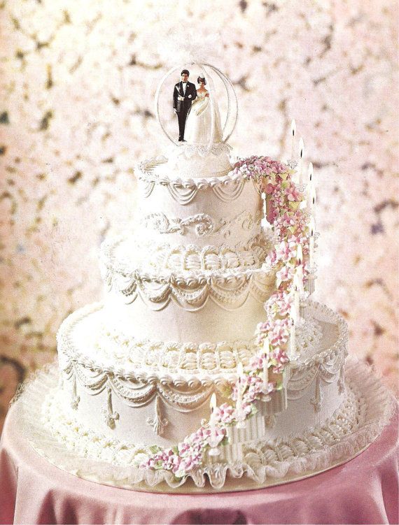 زفاف - The WILTON Book Of WEDDING CAKES 1970s Cake Decorating Book ~ Tiered Cakes Cupcakes Anniversary ~ Vintage Pop-Art Love Cake Bride Groom Cake