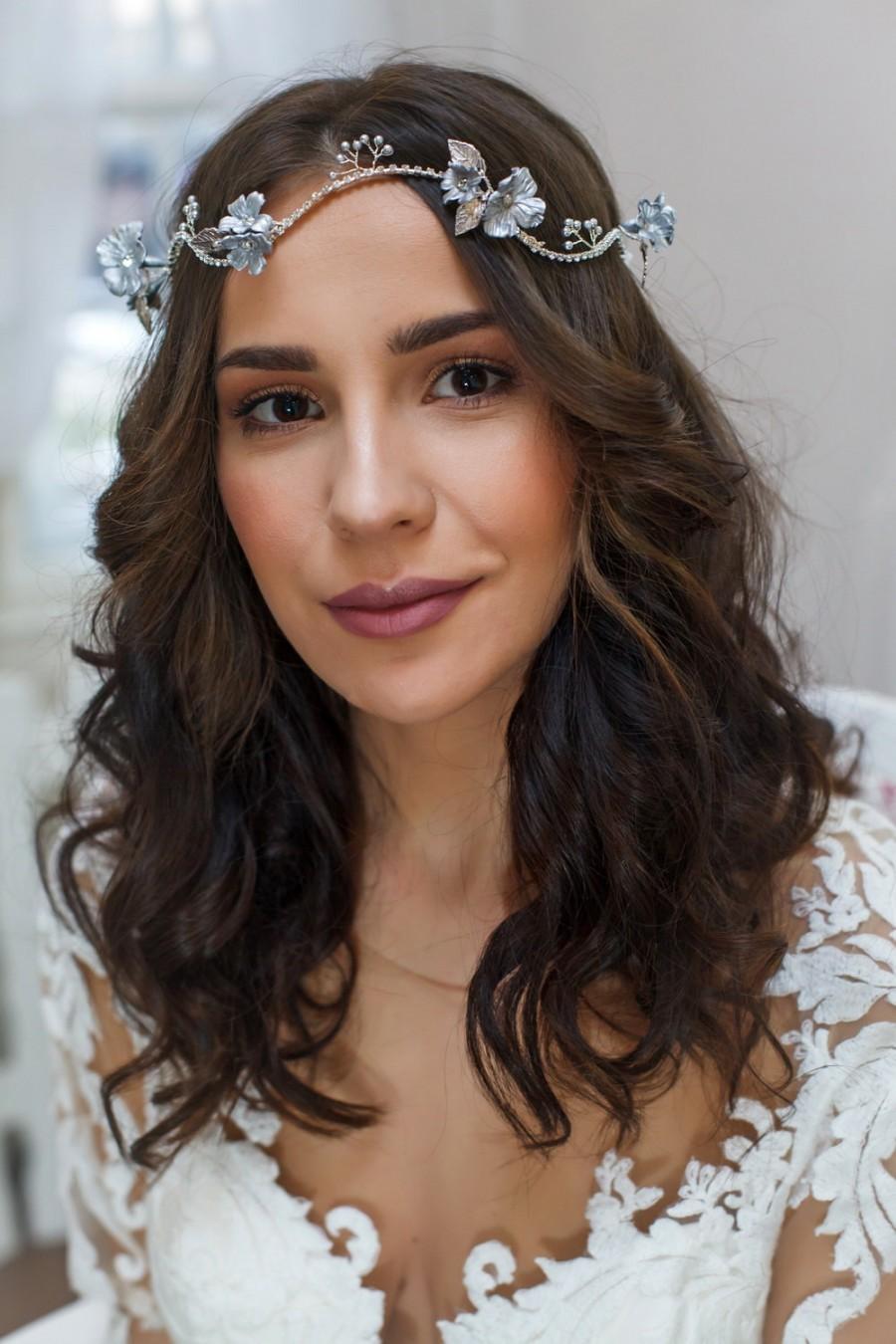 Mariage - Bridal whimsical halo, Floral wedding hair wreath, Bridal silver crown, Woodland flower halo, Bridal boho hair piece, Botanical bridal tiara