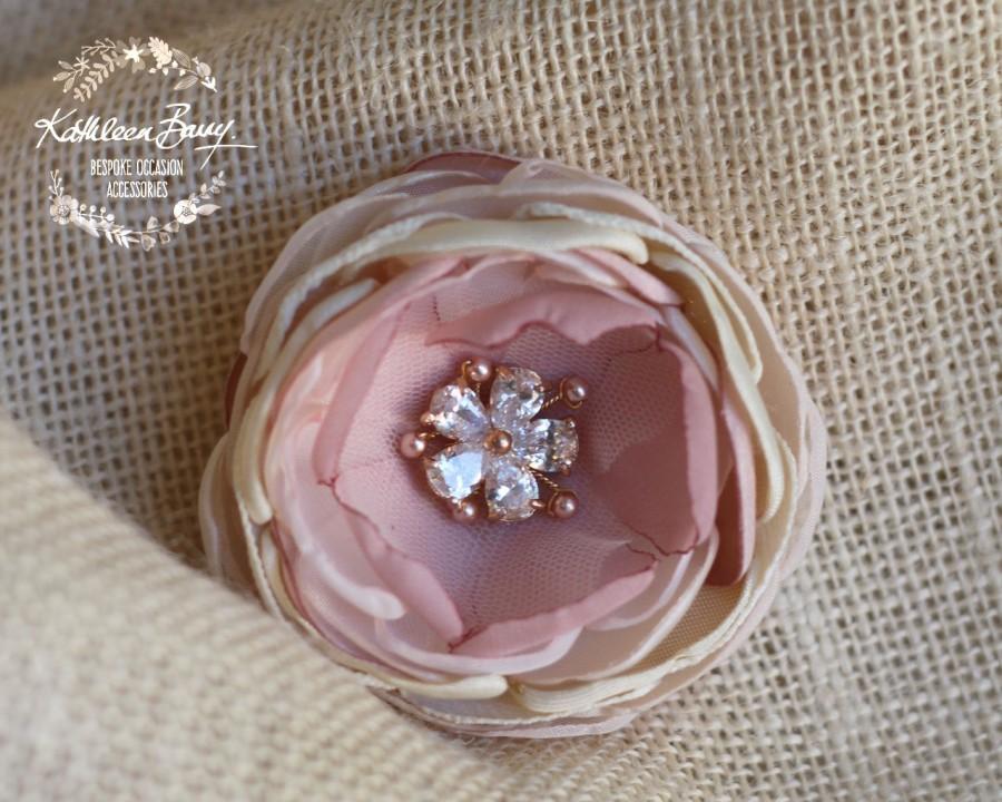 Свадьба - Hair flower, rose gold, brooch, corsage, belt accessory - Dusty pink and champagne, blush pink or off white / Ivory