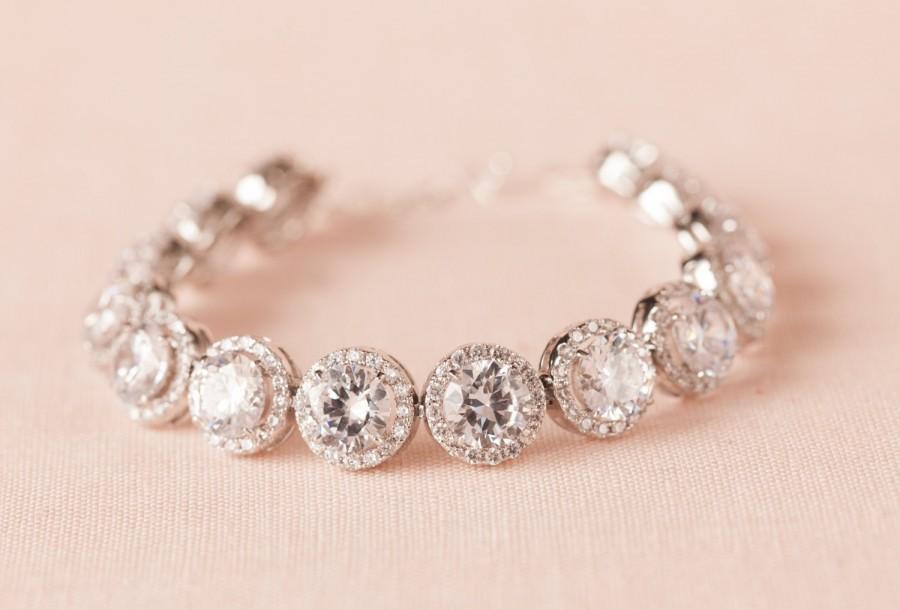 Mariage - Bridal Bracelet, Crystal Wedding Bracelet, Bridal Jewelry, Simple Bracelet, Round Halo Bracelet, Swarovski, Reese Halo Crystal Bracelet