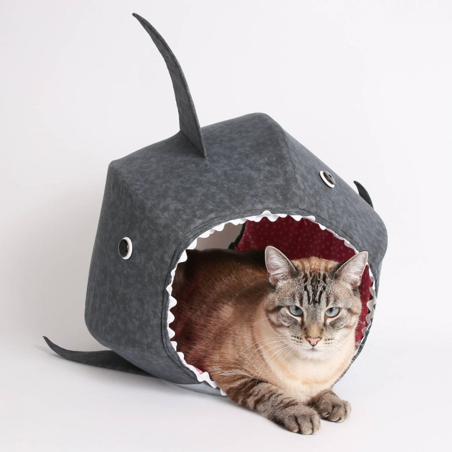 زفاف - Great White Shark Cat Ball Cat Bed a Funny Pet Bed for Shark Week - funny pets