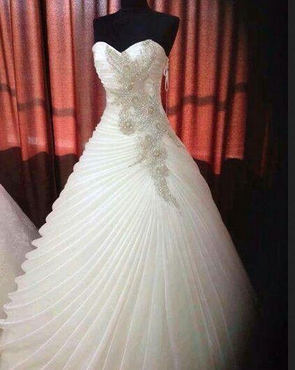 Свадьба - Ball Gown Sweetheart Crystal Wedding Dress With Beading Pleats