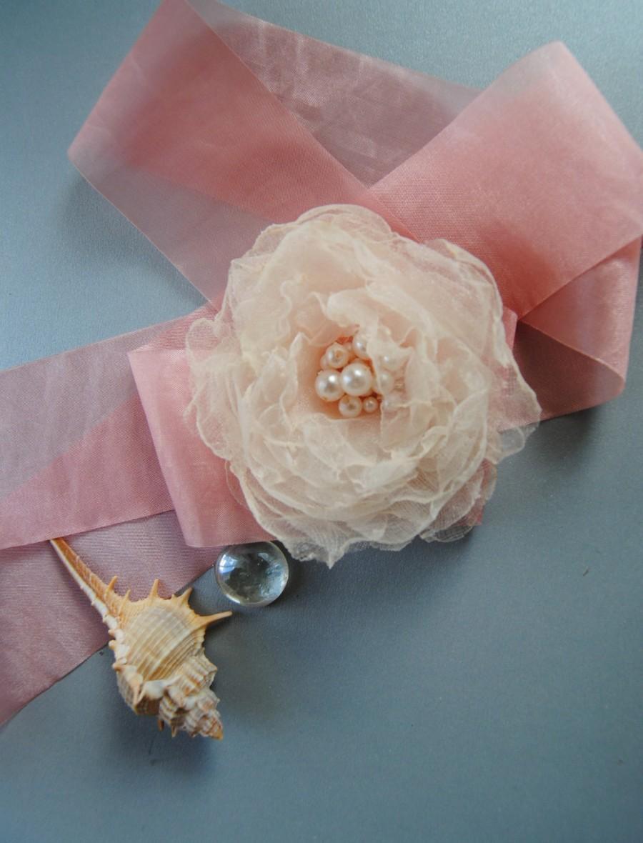 Свадьба - Wedding Wrist Corsage, Pink Bridal Corsage, Fabric Corsage, bridesmaids flower, Bridal Accessory, Corsage, Bracelet, wedding accessories