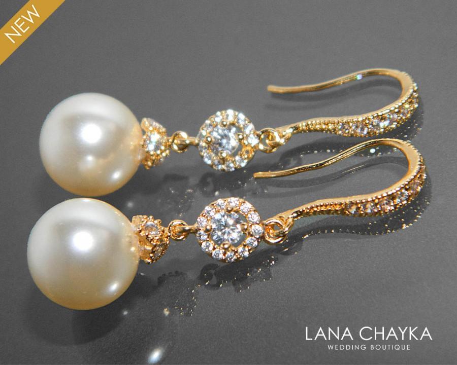 Mariage - Pearl Gold Bridal Earrings Ivory Pearl Gold CZ Chandelier Wedding Earrings Swarovski 10mm Pearl Drop Dangle Earrings Bridesmaids Jewelry - $33.50 USD